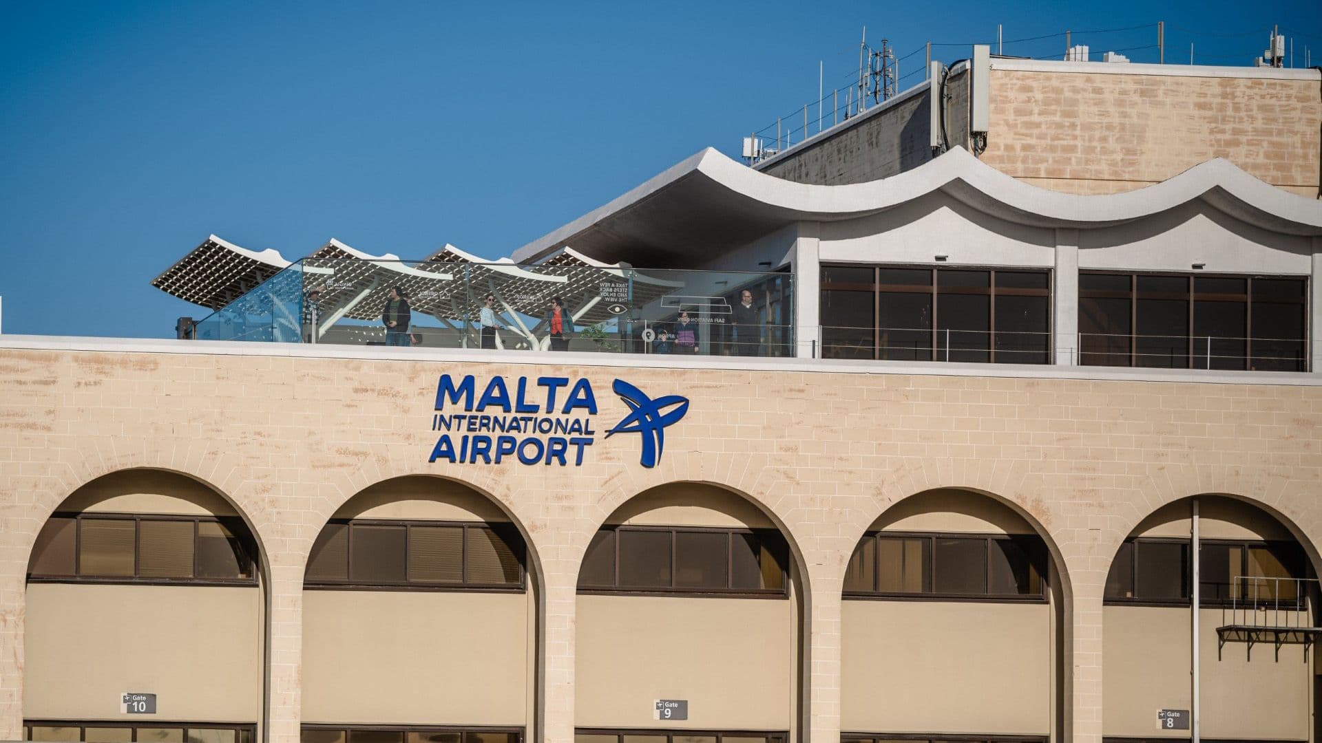 LOCAL TRAVEL SURGES AS MALTESE MAKE UP 25% OF DECEMBER AIRPORT TRAFFIC